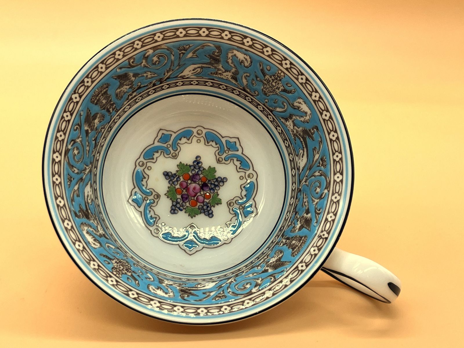 photo vinterior Wedgwood China Turquoise Florentine Design Peony Shape Tea Cup & Saucer Duo. W2714.