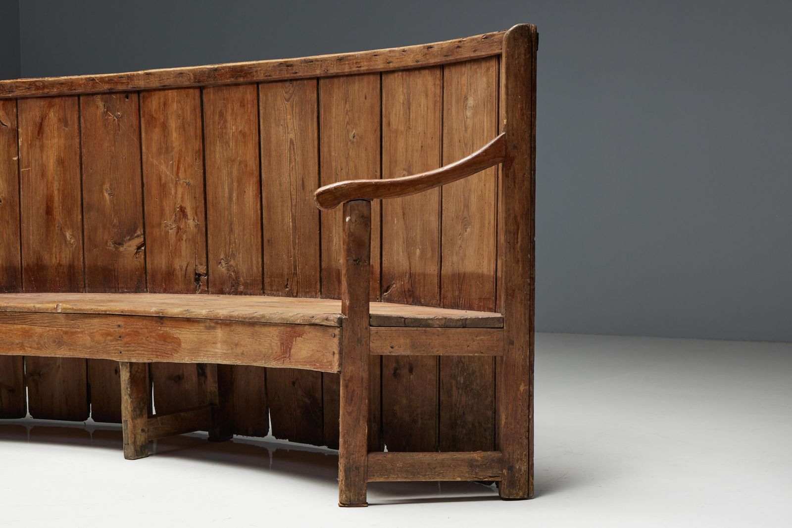 photo furniture Rustic High Back Tavern Settle, England, 18th Century