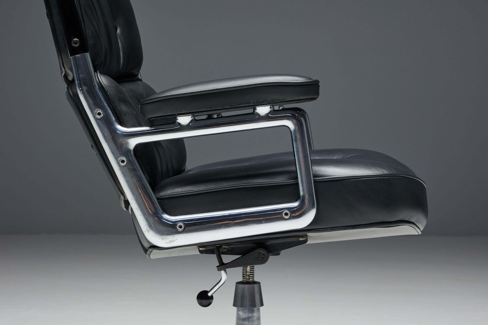 Lobby Desk Chair Es104 By Charles & Ray Eames For Herman Miller, USA, 1960s photo vintage