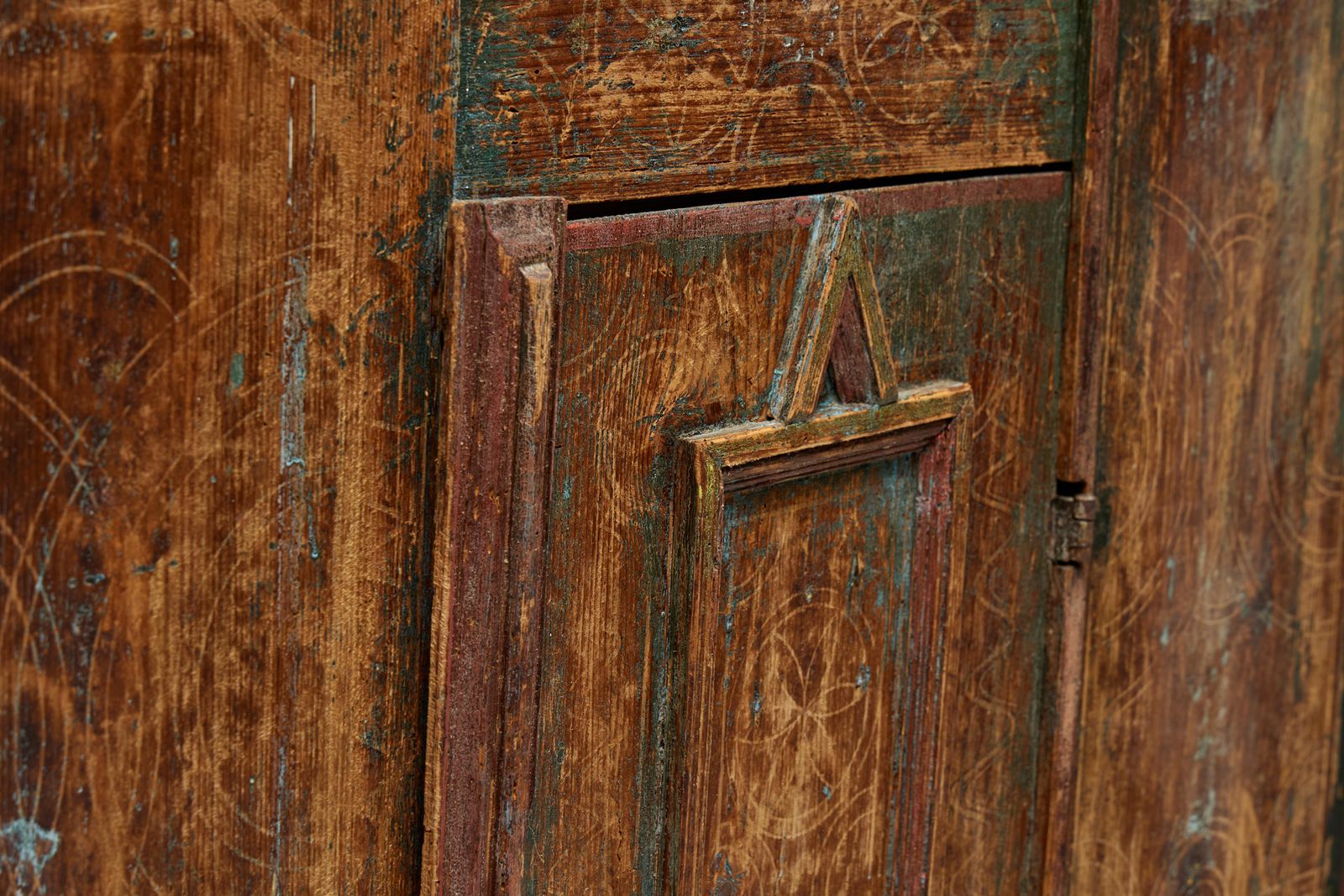 Rustic Travail Populaire Cabinet, France, 18th Century photo 5263.0