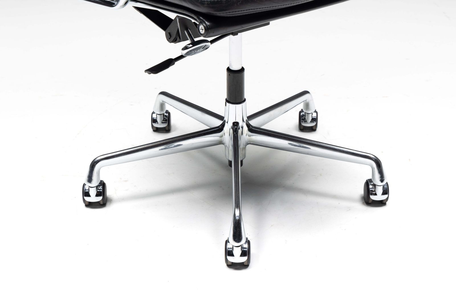 Office Chair Ea216 By Charles And Ray Eames For Vitra, Germany, 1960s photo Furniture