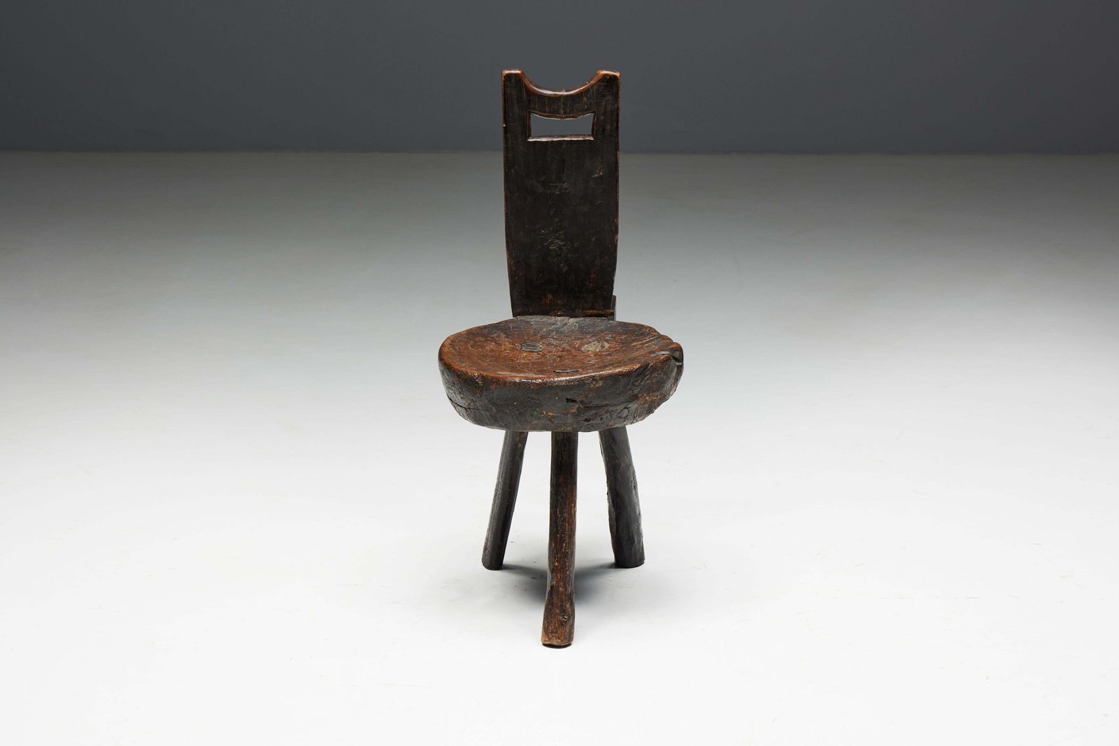 photo vintage Brutalist Wabi Sabi Tripod Alpine Chairs, France, 19th Century