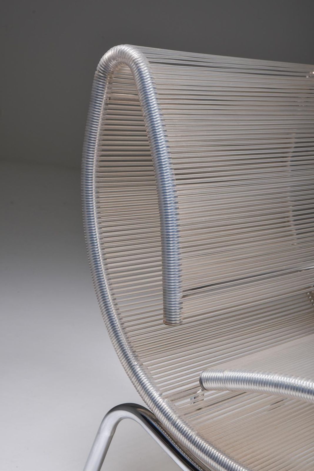 photo vintage Post Modern Pair Of Easy Chairs In Chrome & Plastic Wire, 1960s