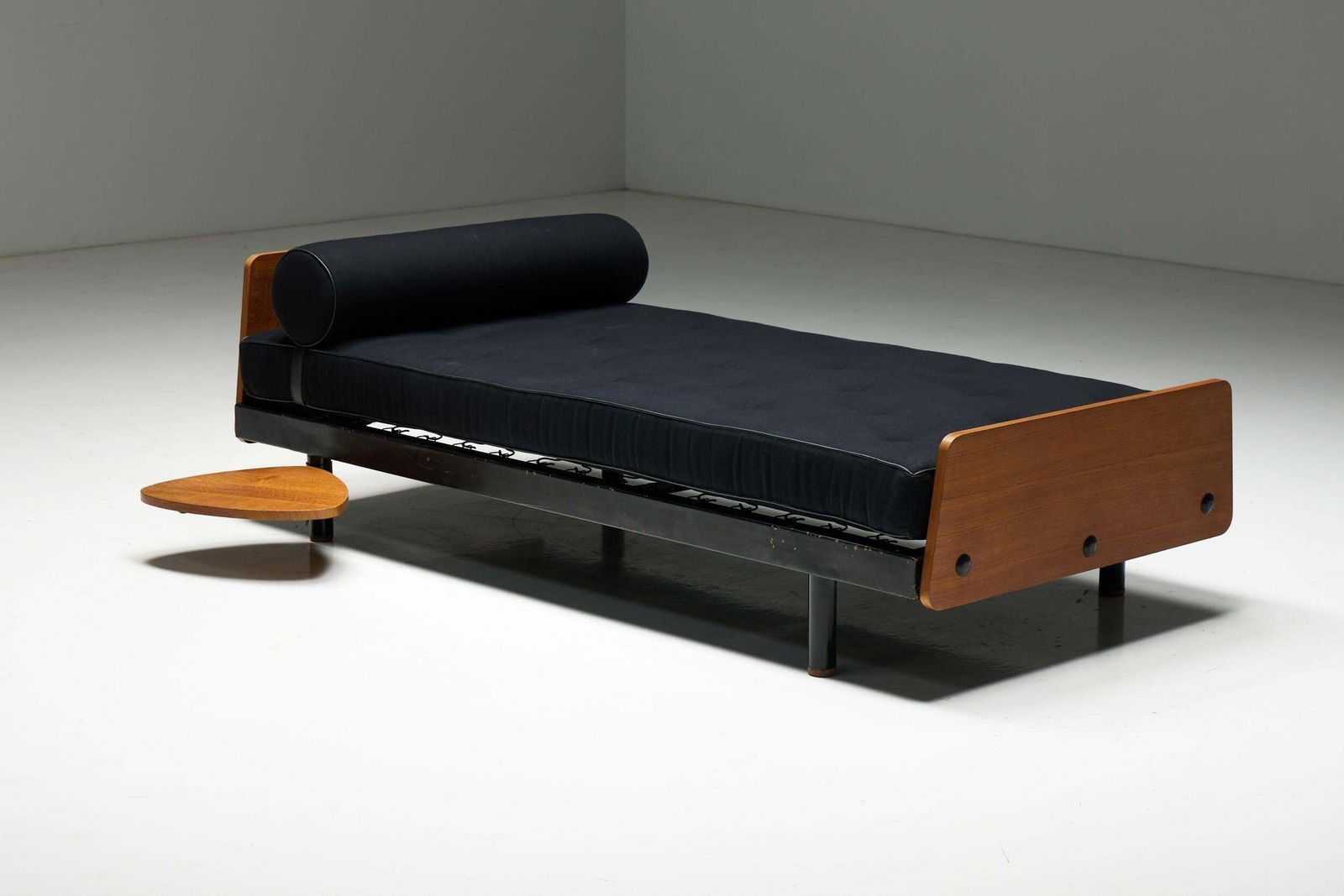 Daybed Flavigny By Jean Prouvé, France, 1950s photo Furniture