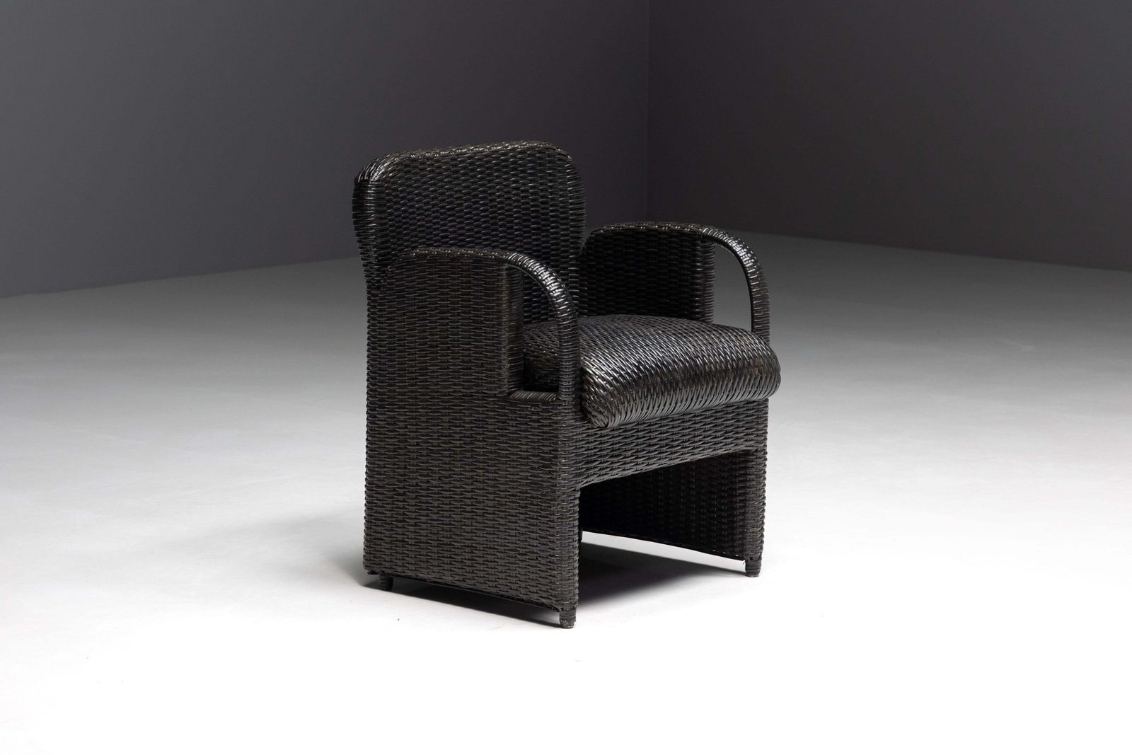 photo vinterior Armchairs 'Tlinkit' By Gae Aulenti For Tecno, Italy, 1990s