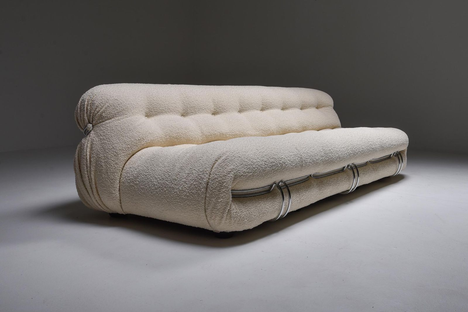 Cassina 'Soriana' Four Seater Sofa By Afra And Tobia Scarpa In Bouclé, 1970's photo vinterior