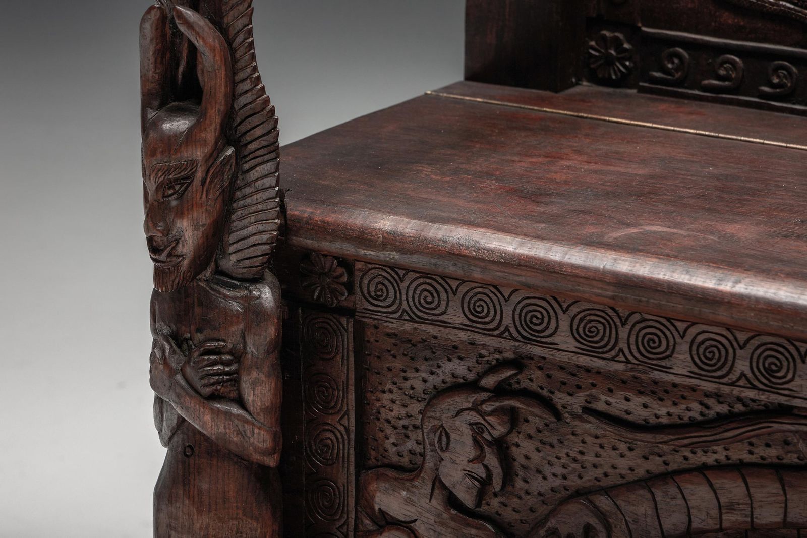 photo vinterior Carved Throne Chairs With Relief Design In Wood, 20th Century