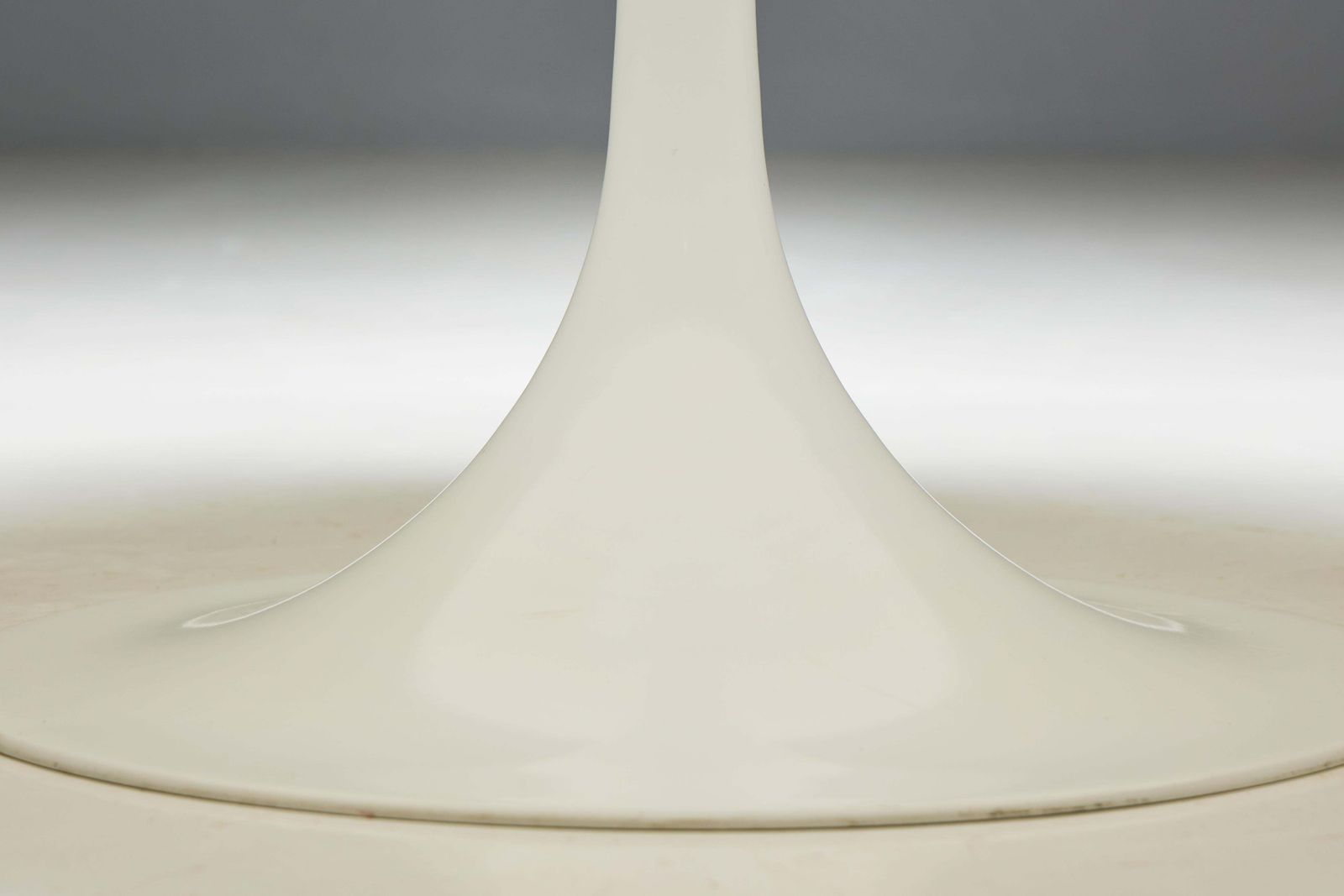 Tulip Dining Table By Eero Saarinen For Knoll, United States, 1960s photo vinterior