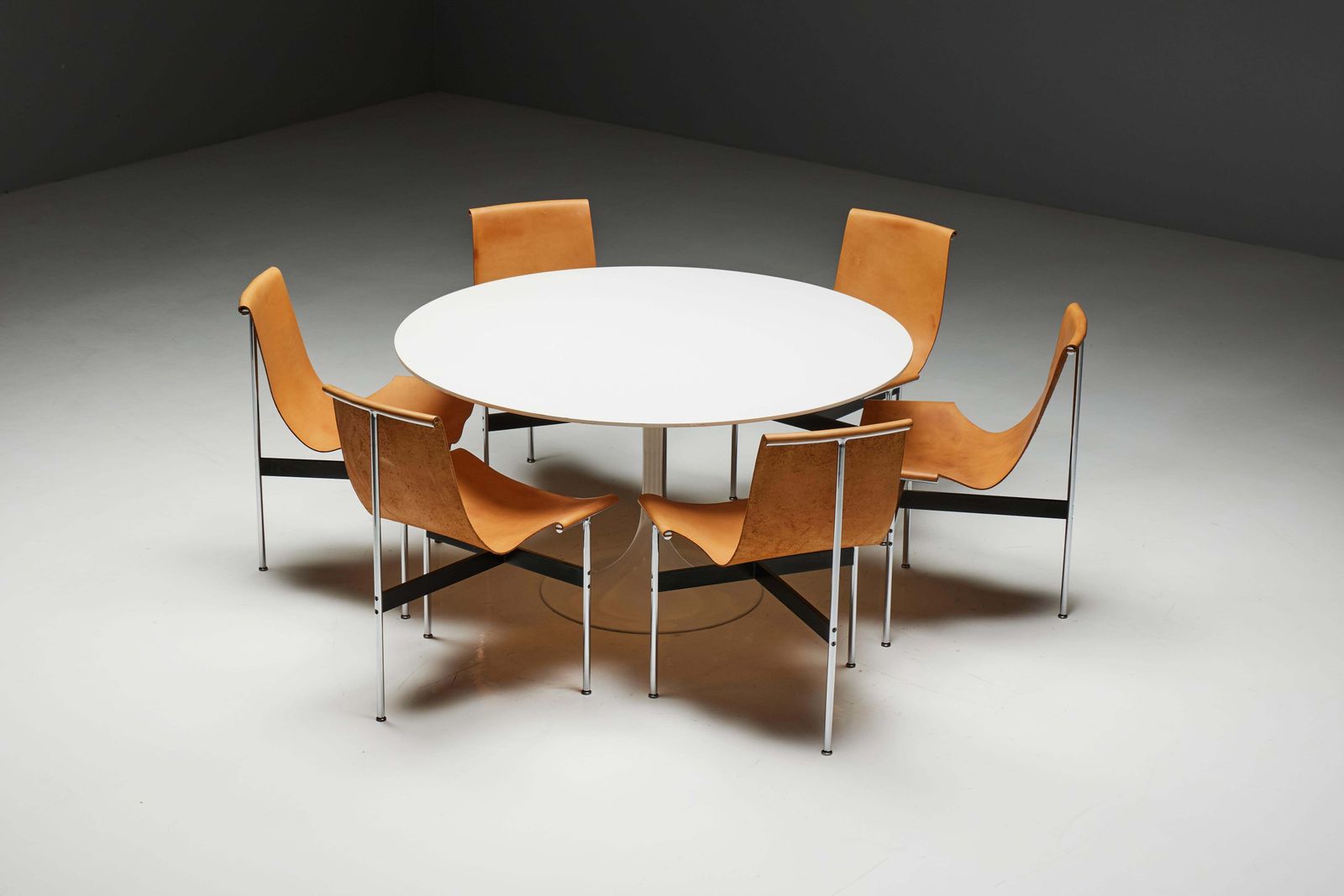 photo buy Tulip Dining Table By Eero Saarinen For Knoll, United States, 1960s