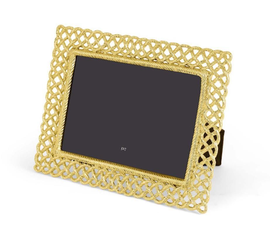 photo furniture Love Knot Photo Frame In Gold Tone Metal, Medium Size Model.