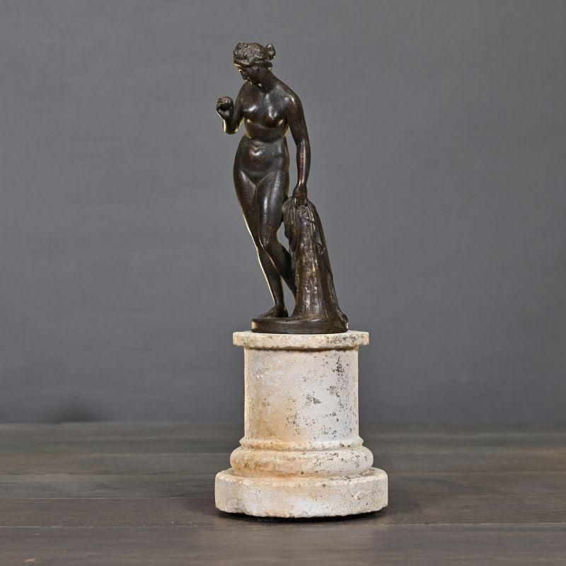 Sculpture Representing A Statue Of Venus, 21st Century. photo furniture