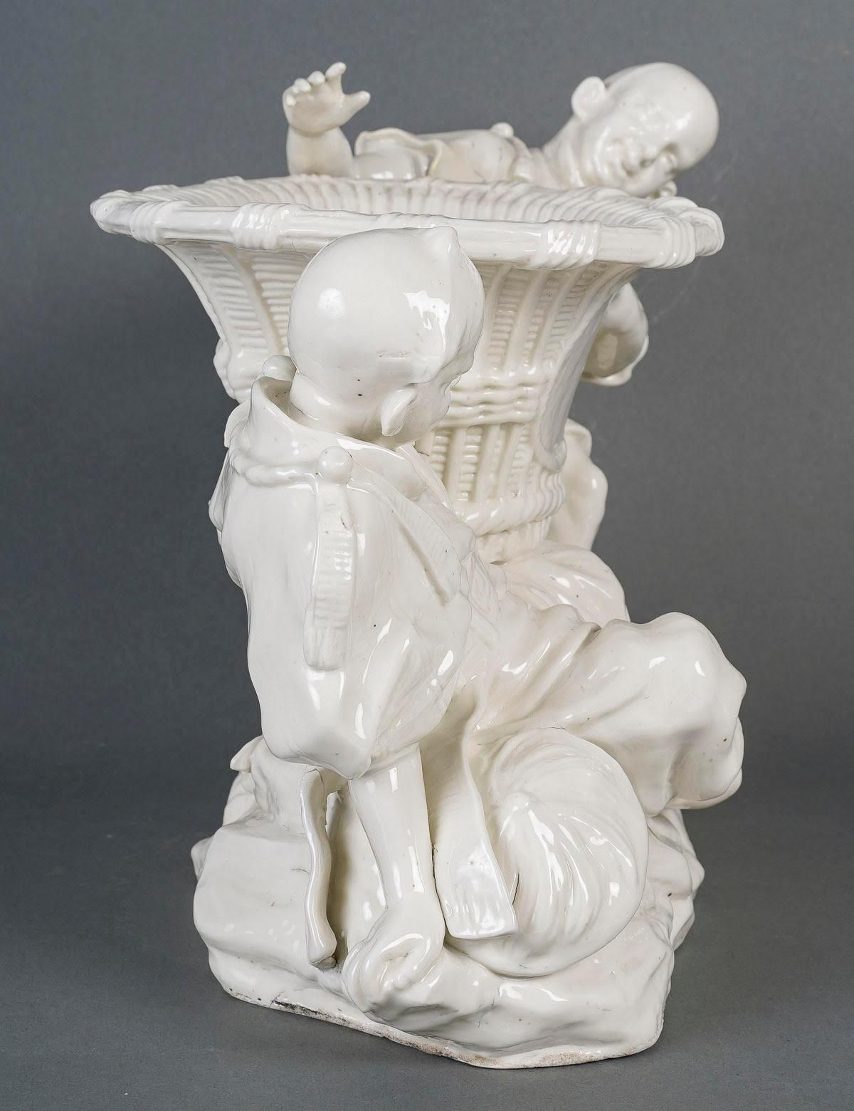 White Porcelain Jardinière, Chinese Style, Early 20th Century. photo 2409.0