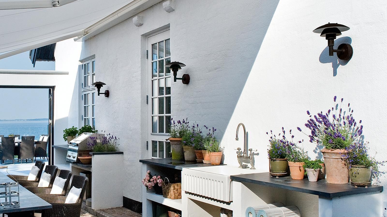 Louis Poulsen, Outdoor Wall Lamp In Black By Poul Henningsen photo for sale