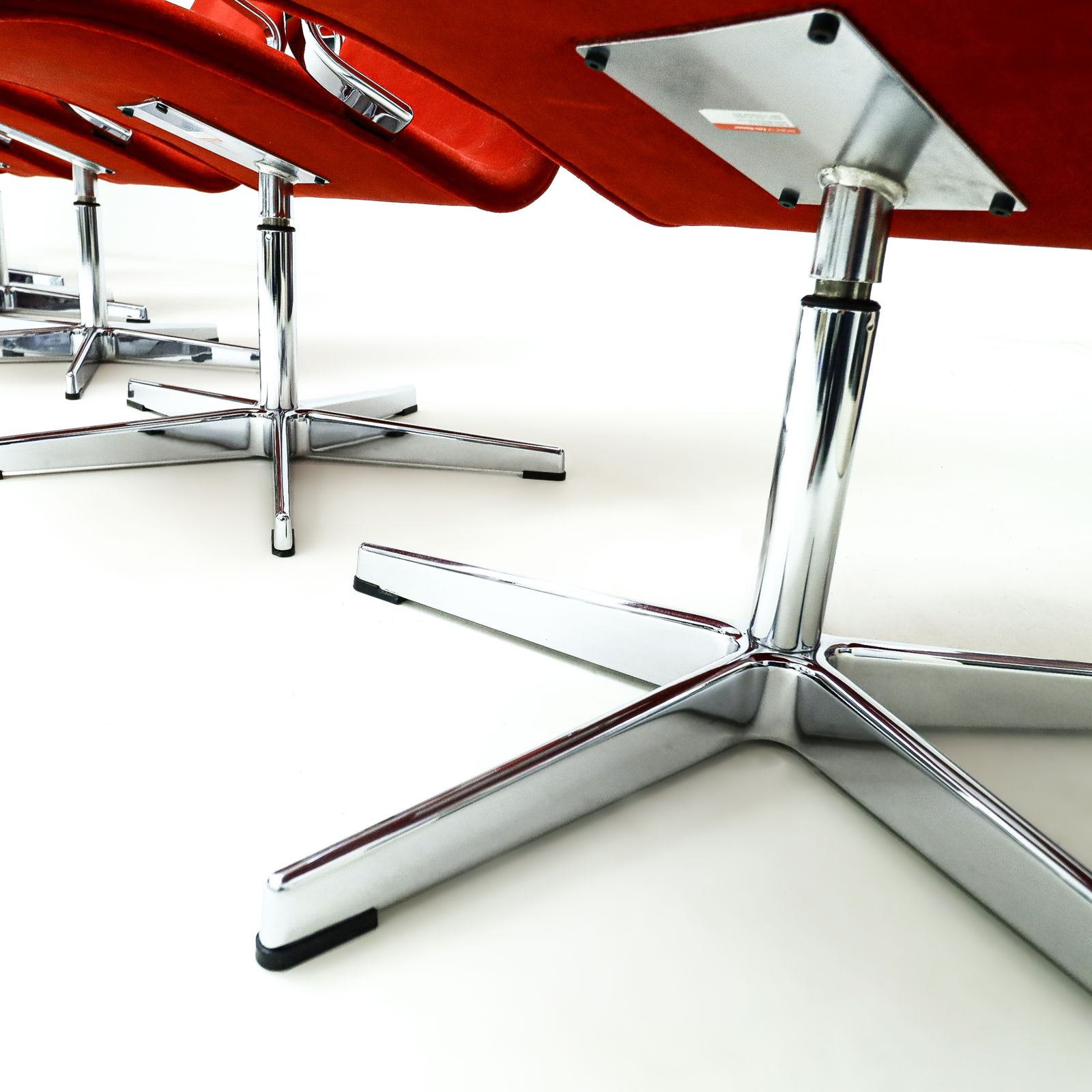 photo for sale Set Of 6 Rare Lounge Version Arne Jacobsen Oxford Chairs In Vibrant Ferrari Red Velvet For Fritz Hansen