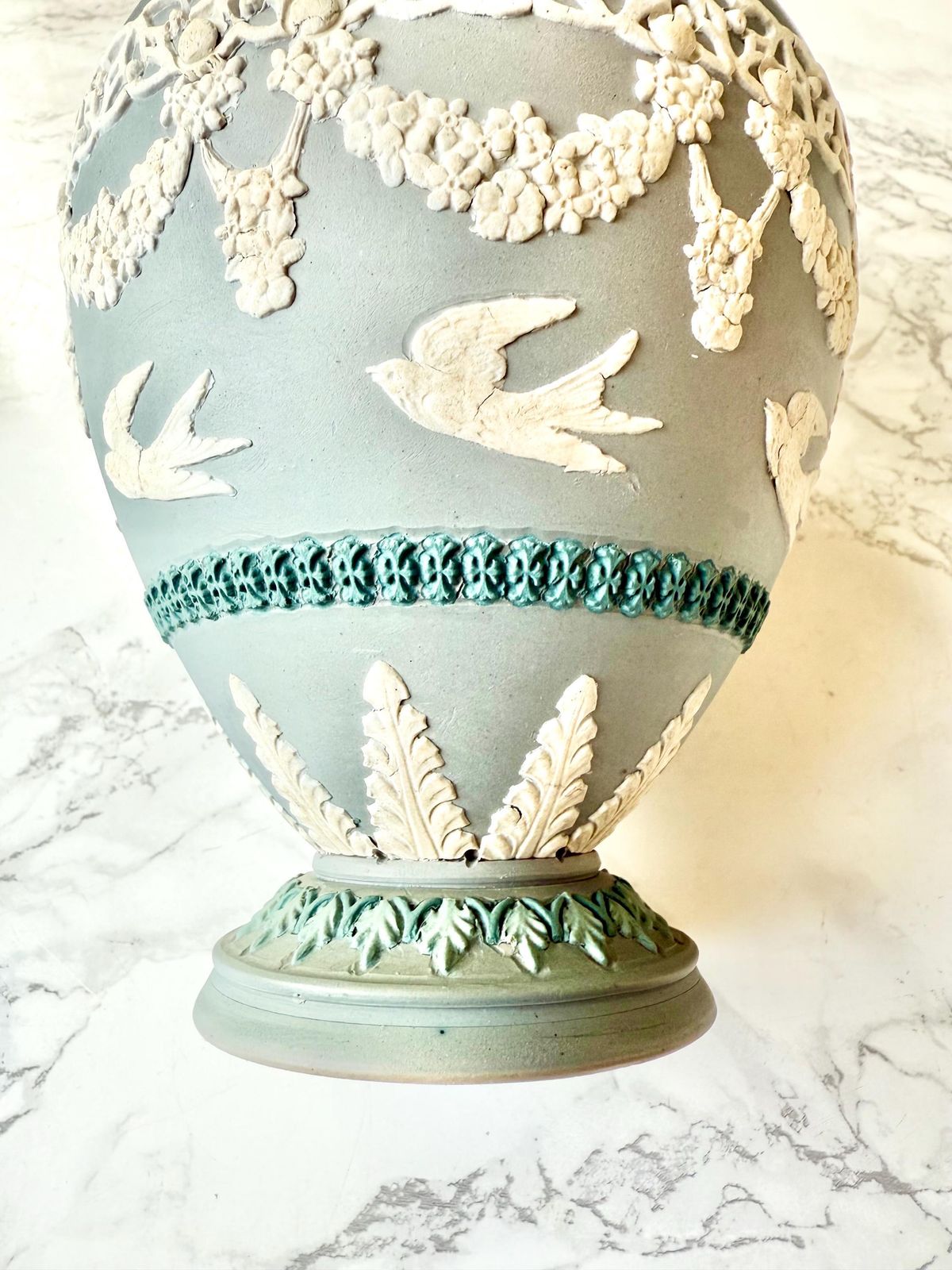 Antique 1884 Vase Rare Doulton Lambeth Art And Crafts Victorian Silicon Ware Bird Pattern Sparrow Floral Garland Jasperware photo vinterior