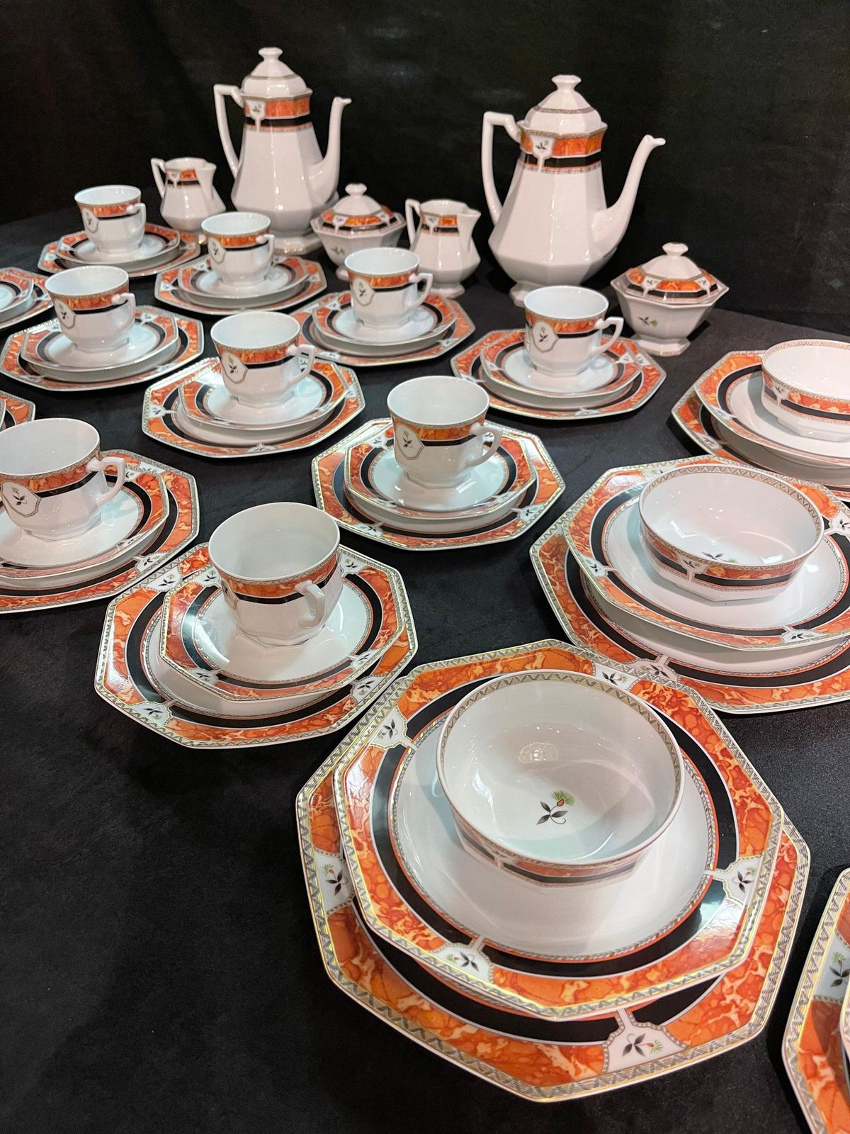 Royal Limoges Hardrien Porcelain Tea, Coffee And Dinner Service. photo vintage