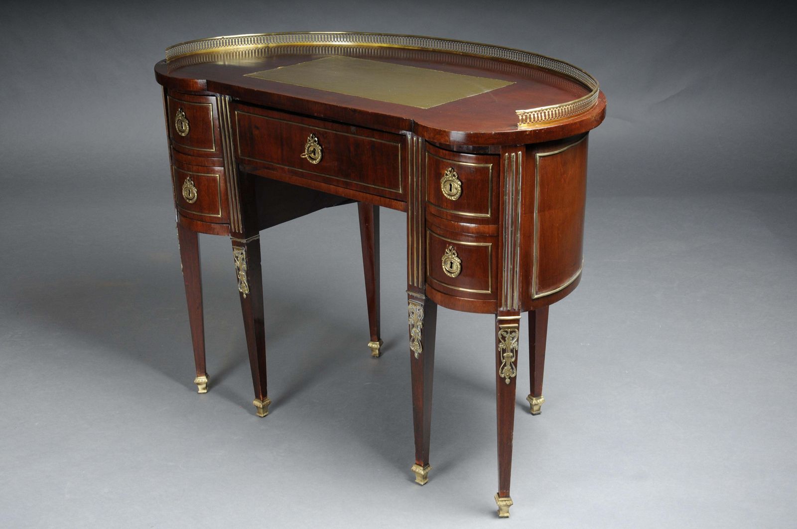 photo vinterior Semi Circular Delicate Antique Mahogany Ladies' Desk Louis XVI, Paris 1880
