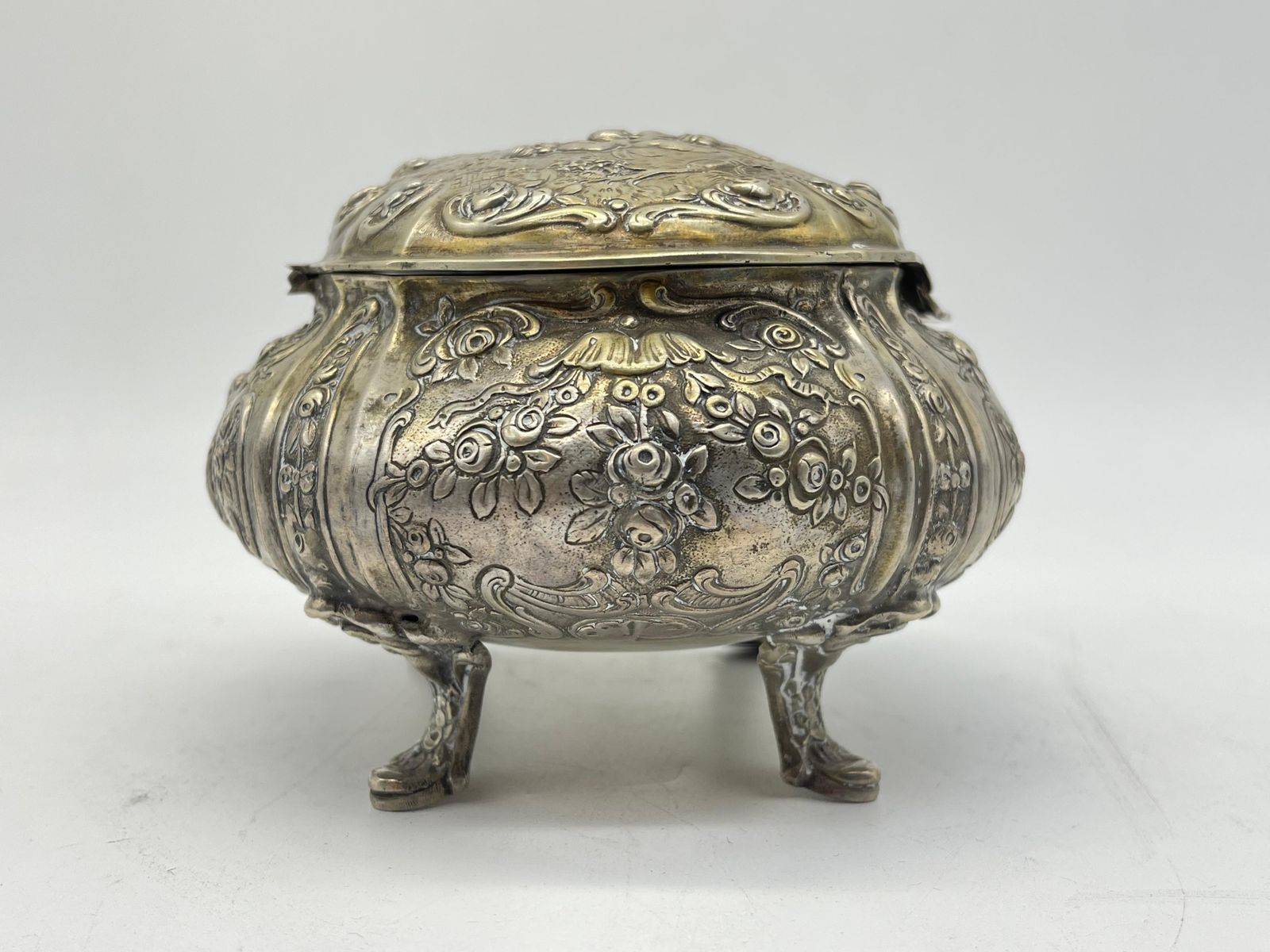 Exclusive Bonboniere / Sugar Lidded Box 800 Silver Germany Gilded, Flowers Putto photo vintage