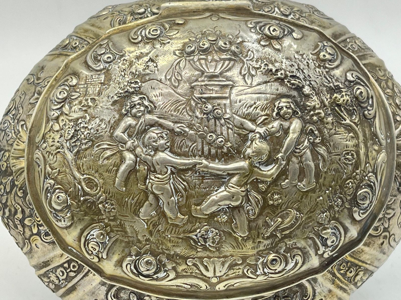 photo buy Exclusive Bonboniere / Sugar Lidded Box 800 Silver Germany Gilded, Flowers Putto