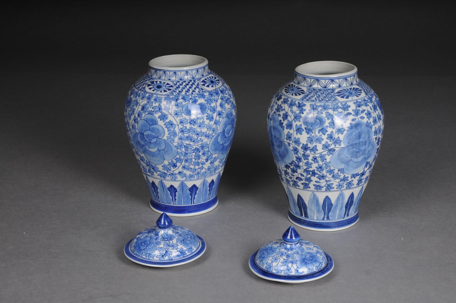 Pair Of Asian Lidded Vases, Porcelain, 20th Century. photo vinterior