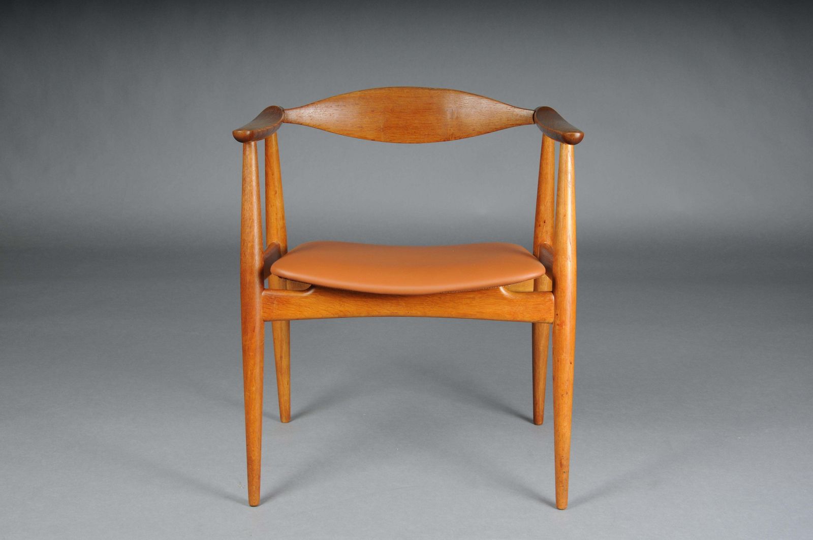 Hans J. Wegner. Armchair, Teak/Leather, Model Ch 35, Carl Hansen & Son, Denmark. photo furniture