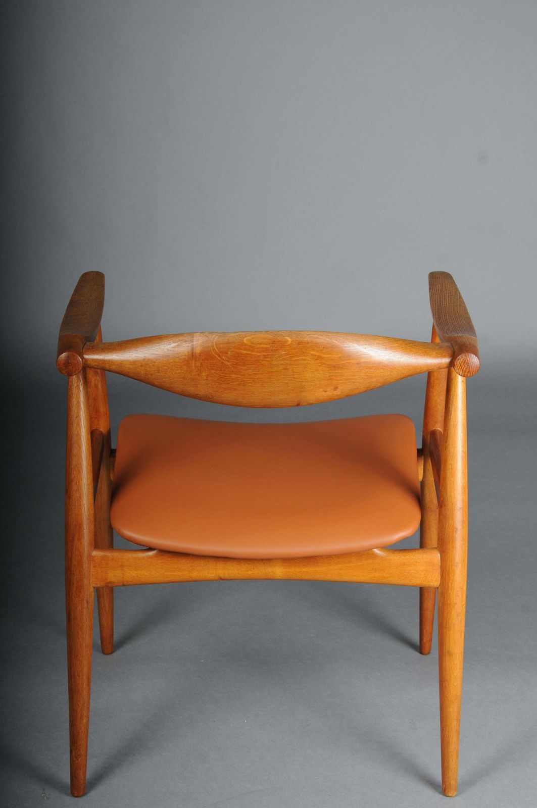 Hans J. Wegner. Armchair, Teak/Leather, Model Ch 35, Carl Hansen & Son, Denmark. photo vintage