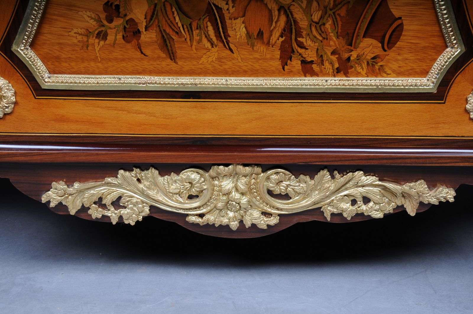 Royal Commode/Chest Of Drawers After Jean Henri Riesener photo vintage