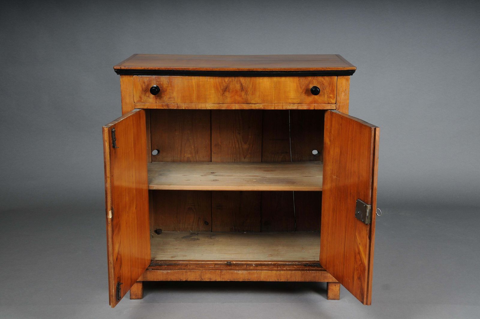 photo vintage Beautiful Compact Biedermeier Chest Of Drawers, South German Around 1840, Birch