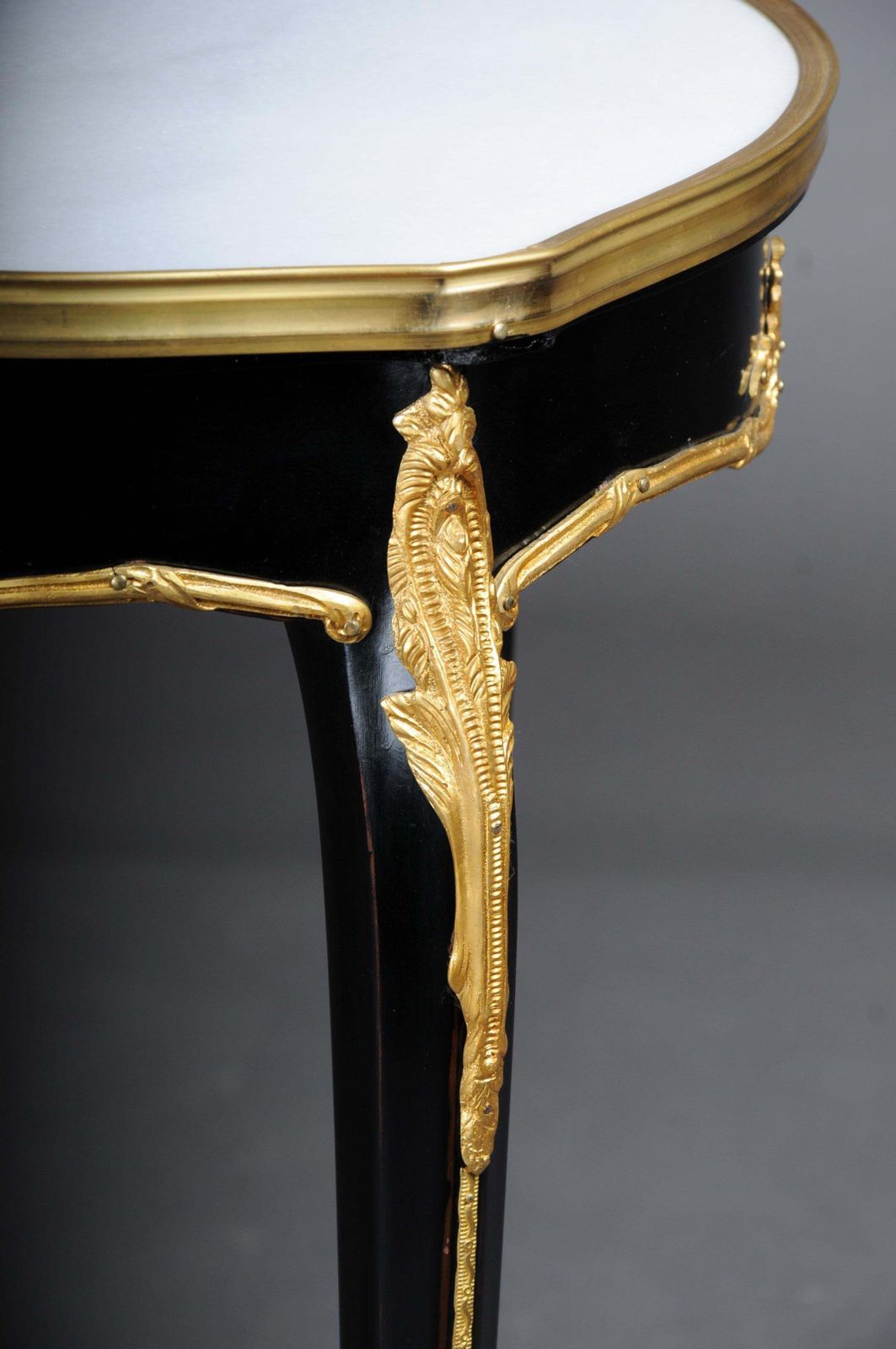 photo furniture 20th Century French Salon Side Table In Louis XV After F. Linke, Black