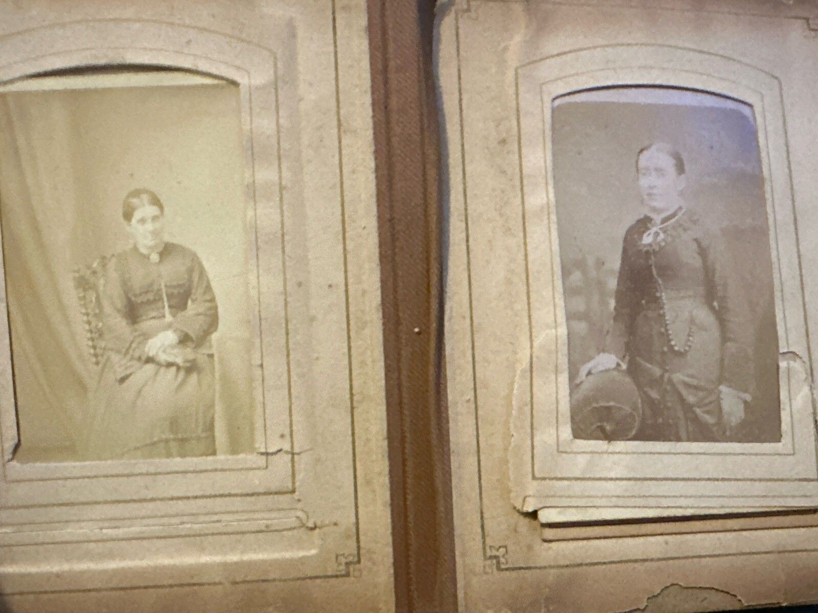 Antique Victorian Photograph Album Tooled Leather photo vinterior