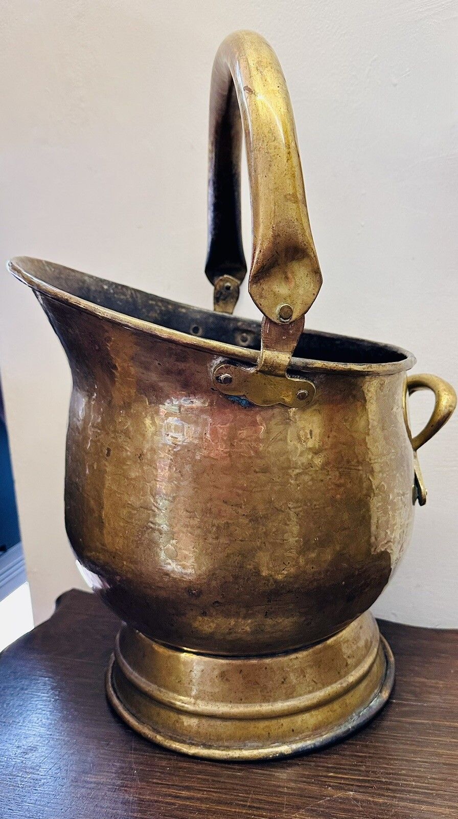 Antique Large Brass Helmet Coal Scuttle Country House Planter / Log / Coal