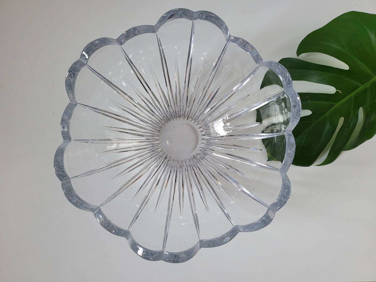 Vintage Cut Crystal Serving Bowl / Rogaska / Yugoslavia / Vintage Decor / Vintage Fruit Bowl / Cut Glass Bowl / Glass Fruit Bowl / Crystal