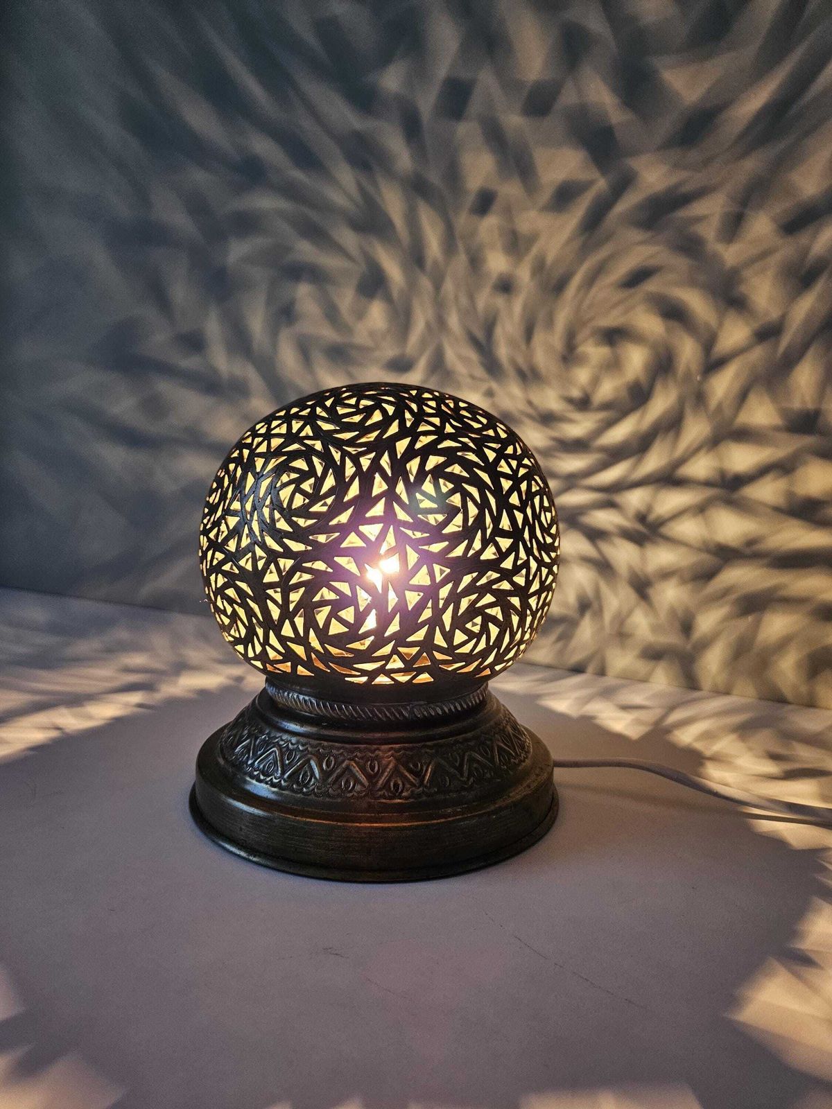 Vintage Table Lamp, Bedside Lamp, Brass Lamp, Desk Lamp, Nightstand Light, Night Light, Romantic Lamp, Golden Lamp, Magic Ball photo vintage