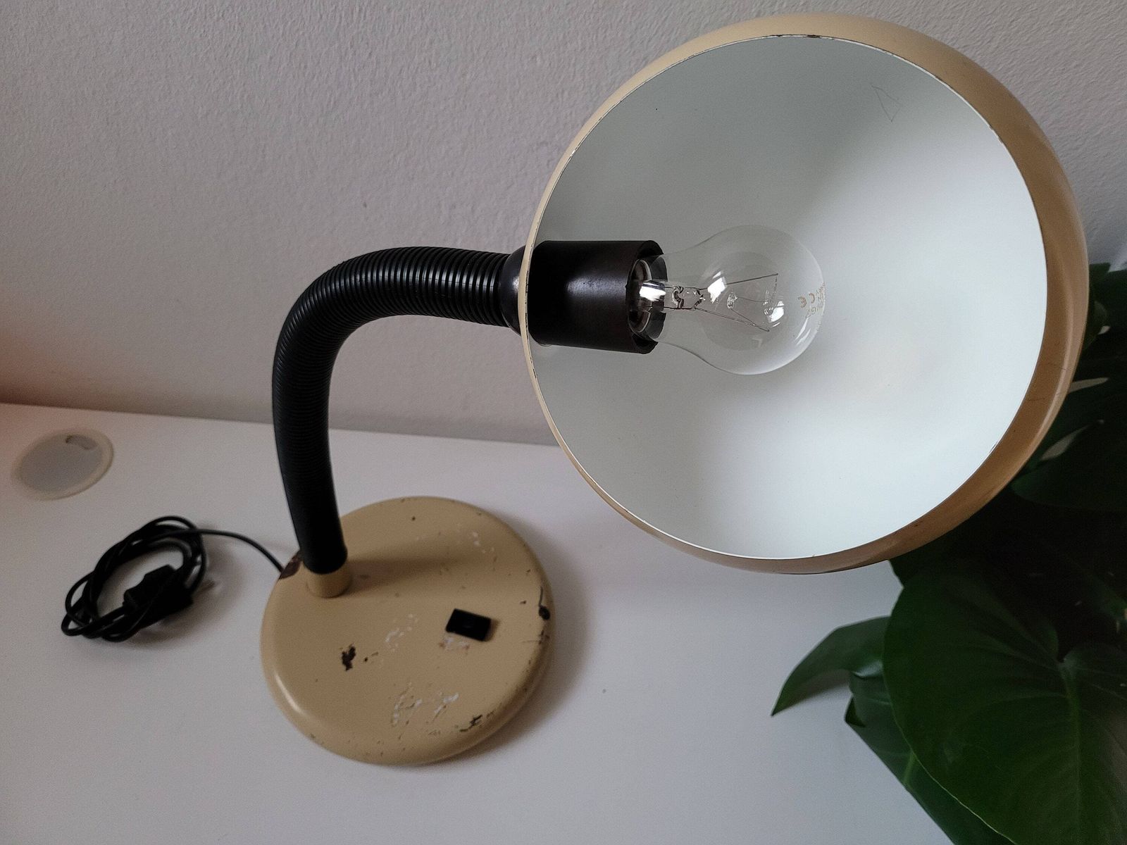Vintage Desk Lamp, Mid Century Lamp, Gooseneck Lamp, Beige Lamp, Table Lamp, Vintage Light, Space Age Lamp, 70's Lamp, Retro Lamp, Task Lamp photo vinterior