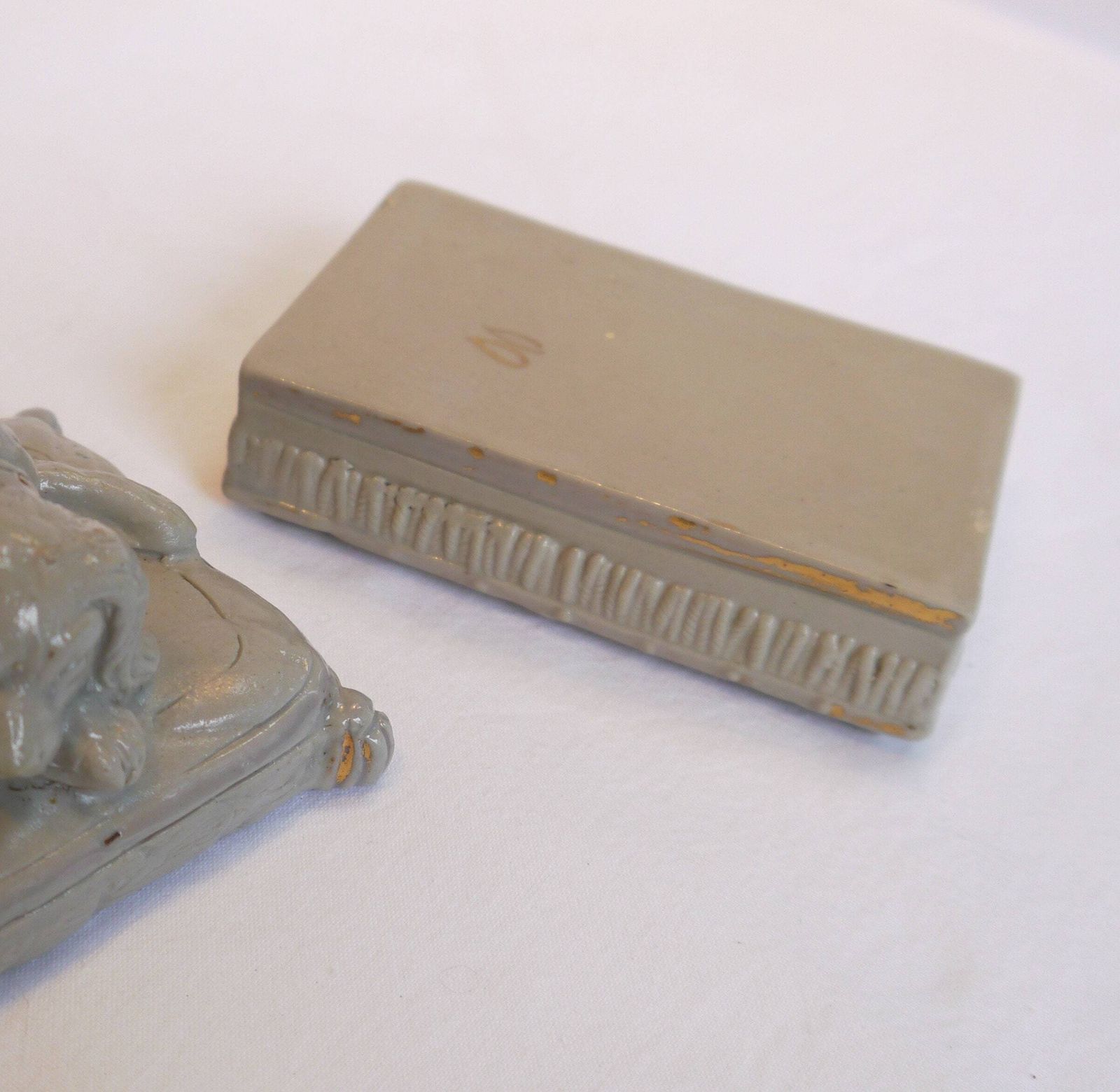 Sleeping Dog Lidded Pot, Spaniel Heavy Pottery Trinket Dish, Lidded Dish With Dog Design, Dog Ornament Dish photo vinterior