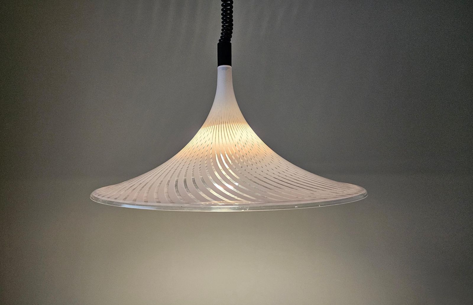 Vintage Meblo Guzzini Pendant Light, White Ceiling Lamp, Trumpet Lamp, Space Age Lamp, Mcm, Mid Century Modern, Retro Lamp, Space Age, Ufo photo Lighting