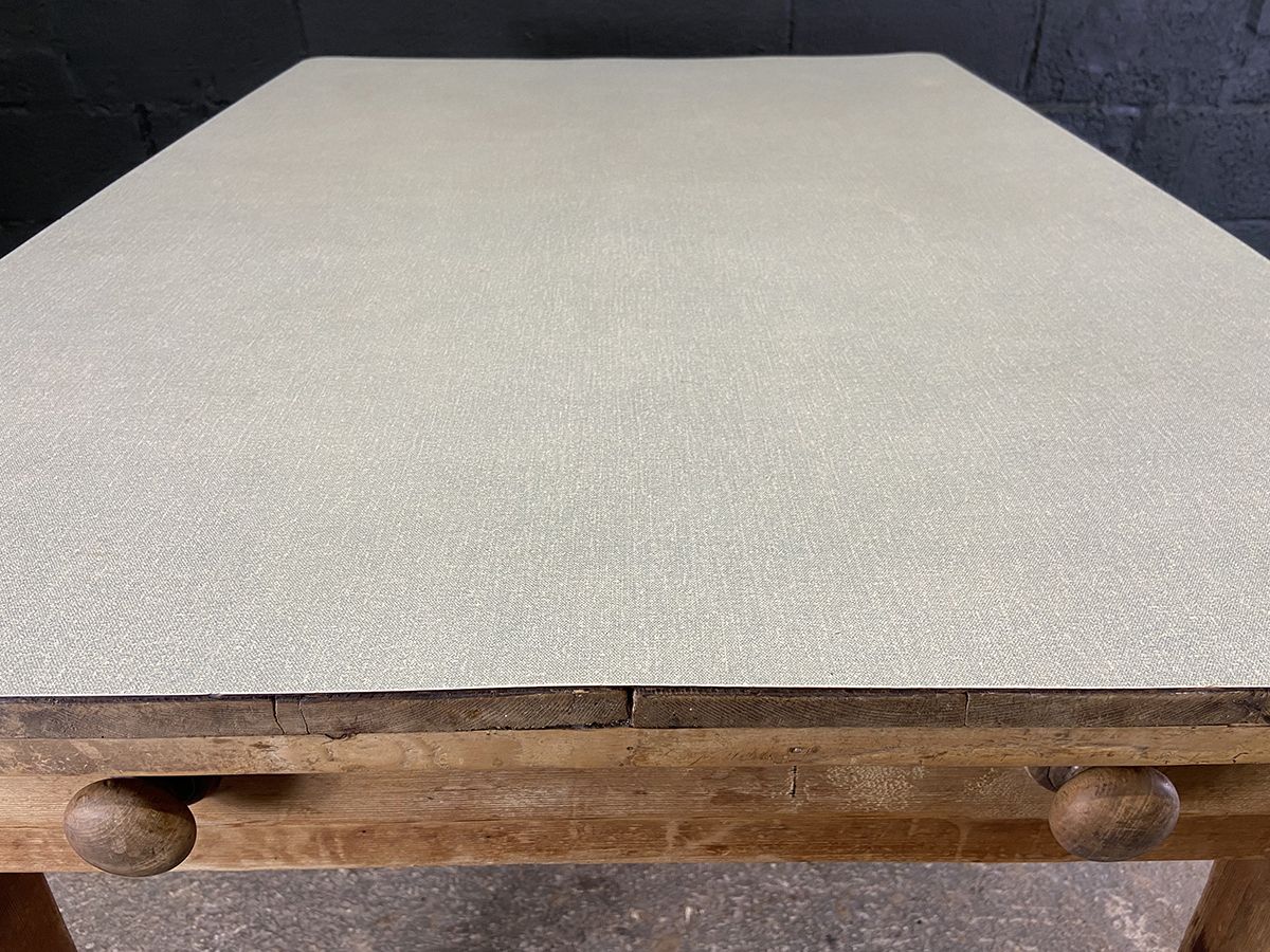 photo vinterior Antique Pine Farmhouse Table With Formica Top