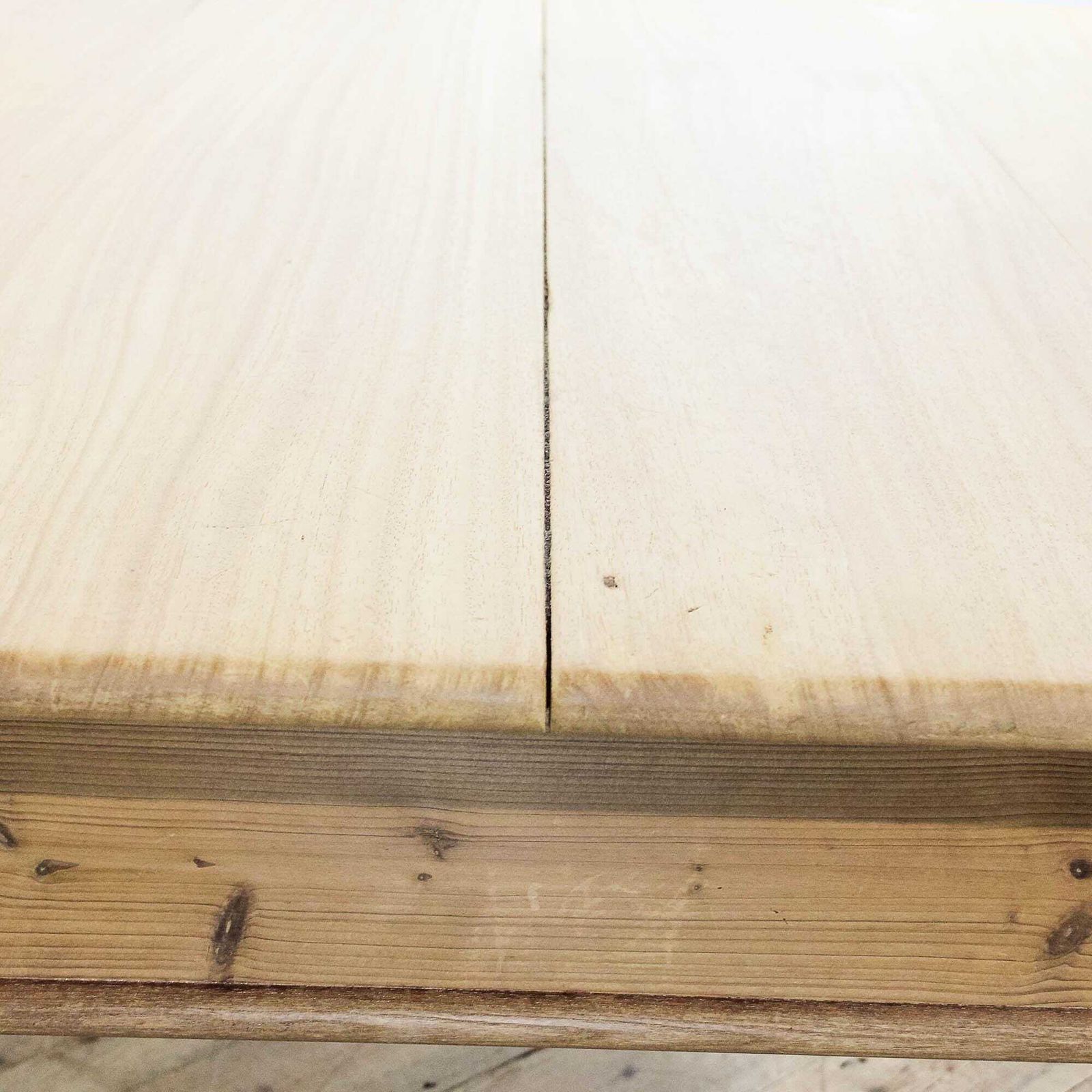 photo furniture Antique 19th Century Pine Kitchen Table