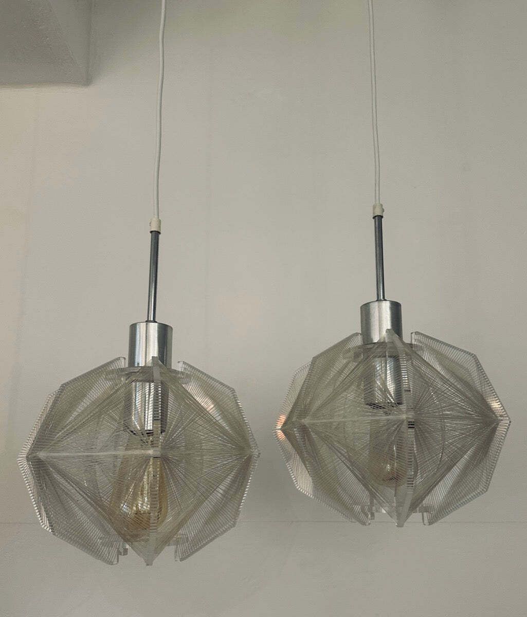 photo vintage Pair Of 1970s Space Age Sompex Nylon And Perspex Pendant Hanging Lights By French Designer Paul Secon