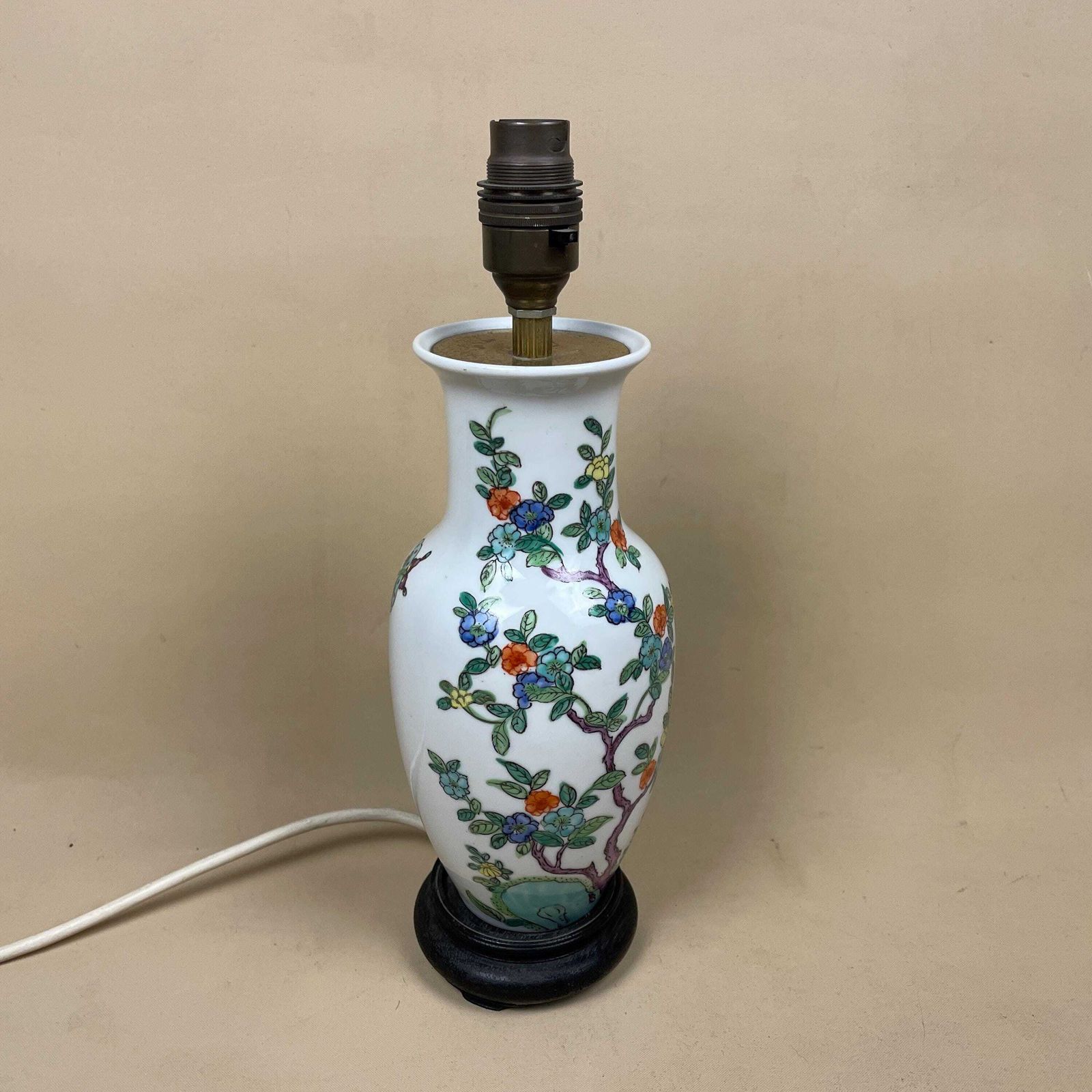 Vintage Ceramic Lamp Light Bedside Table Hand Painted Floral Bird Design Pattern Wood Base Oriental Chinese Vase White Antique Brass photo furniture