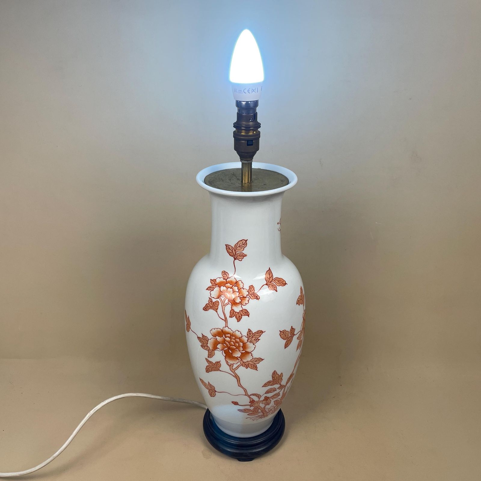 Vintage Ceramic Lamp Light Bedside Table Hand Painted Floral Design Pattern Wood Base Oriental Chinese Vase White Orange Antique Brass photo vintage