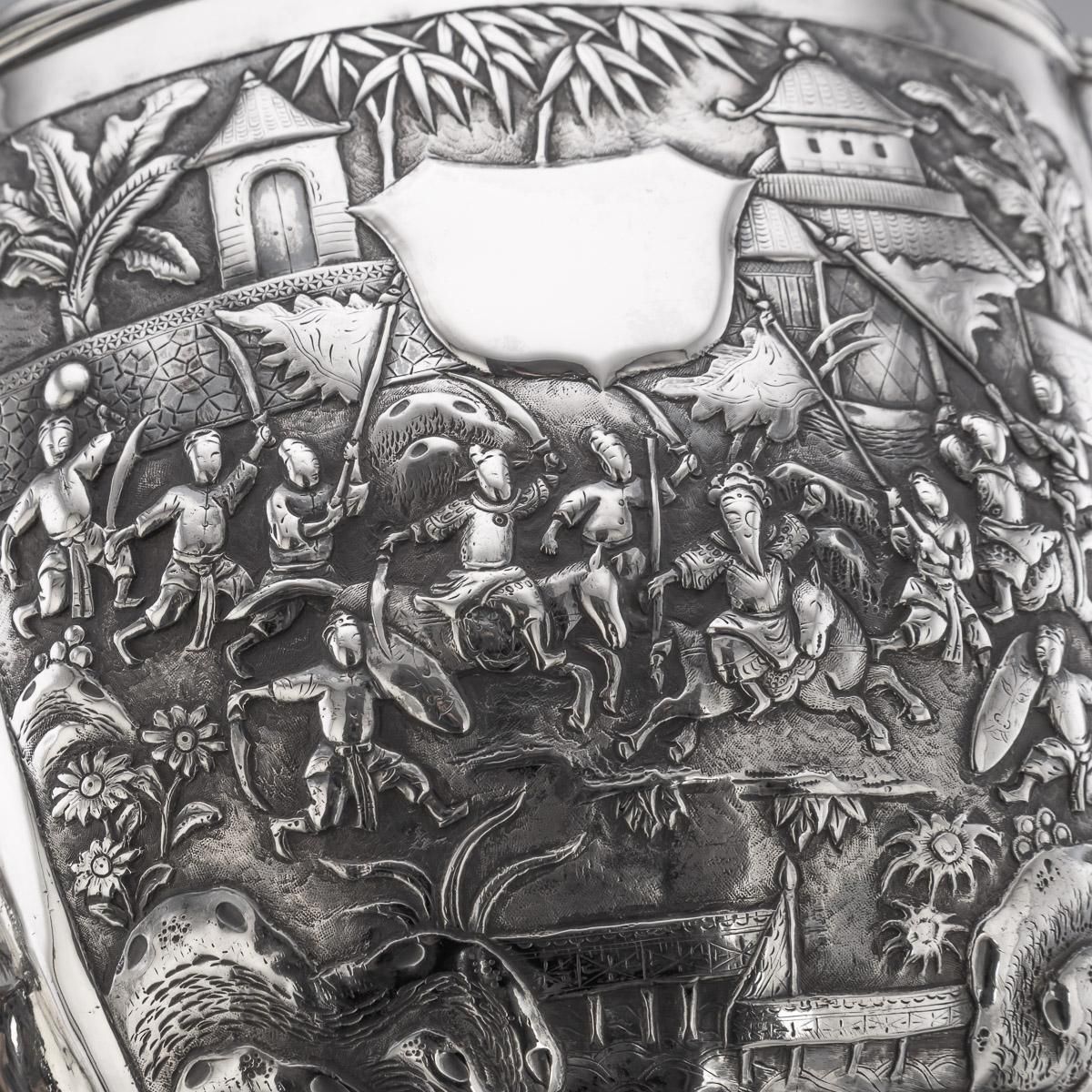 photo vintage 19th Century Chinese Export Large Solid Silver Bowl