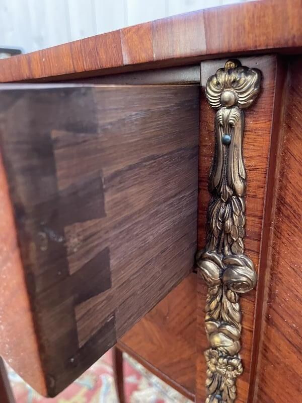 Paire De Tables De Chevet Style Louis XV  Transition photo for sale