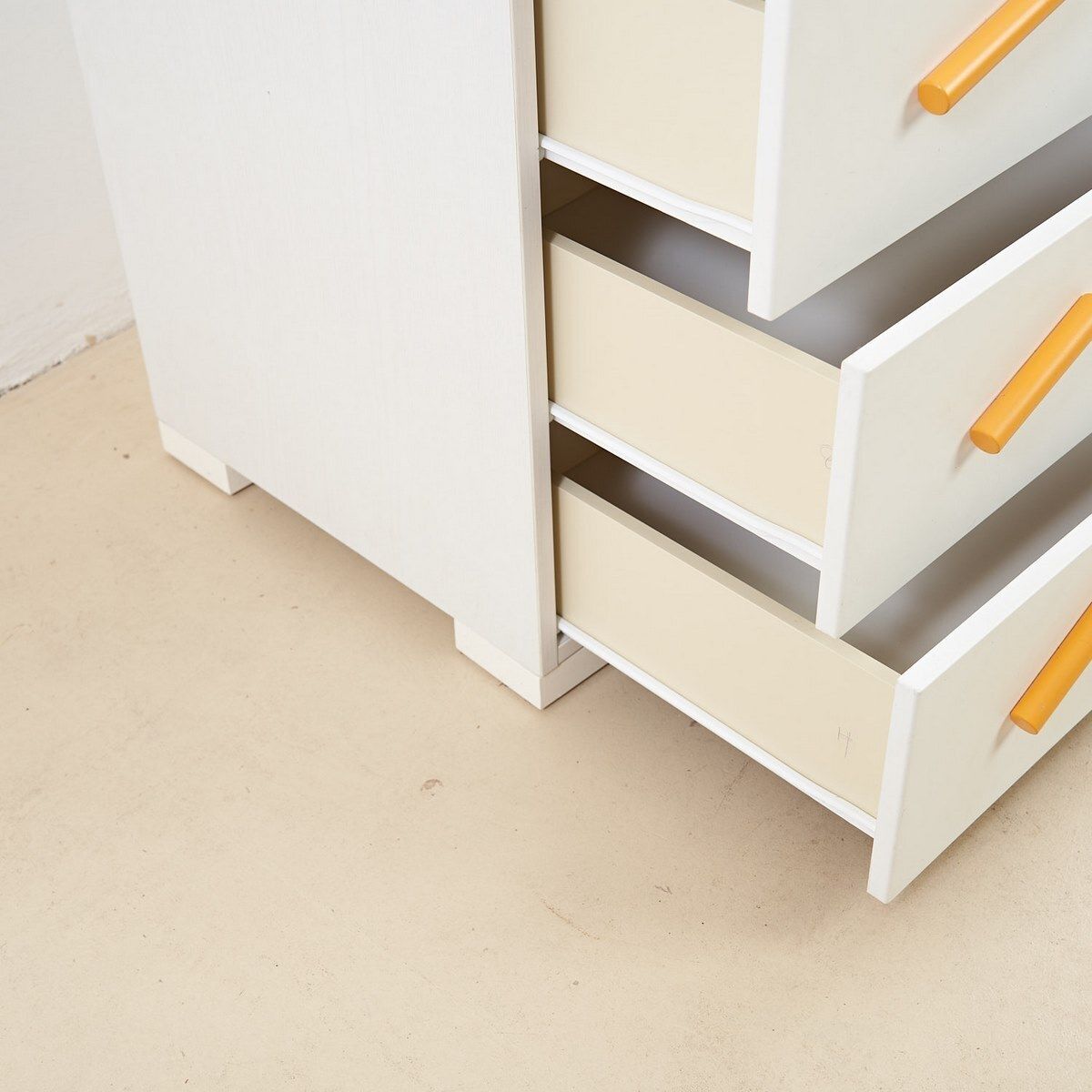 Children's Room Chest Of Drawers With Mirror photo vinterior