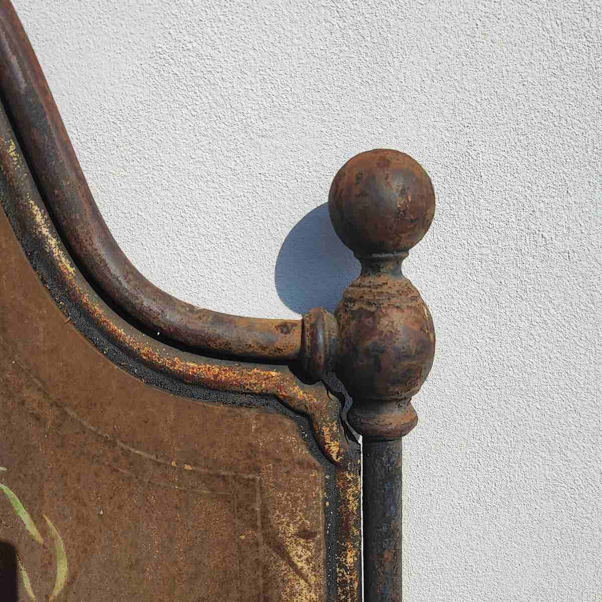 Vintage Wrought Iron Bed photo vinterior