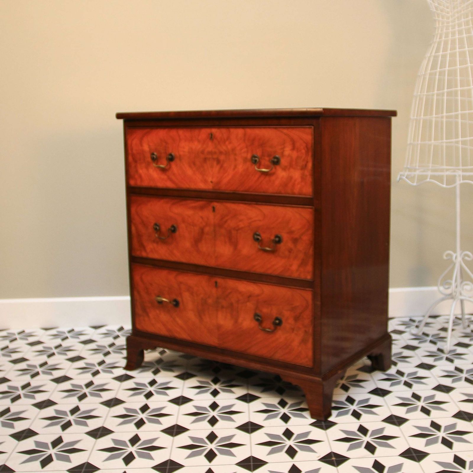 Chest Of Draws Georgian Style Mahogany Chest Of Three Graduated Draws