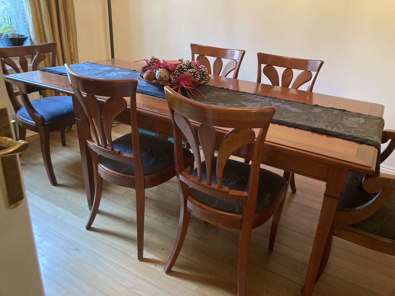 Stunning French Grange Dining Table & 6 Chairs In Excellent Condition photo for sale
