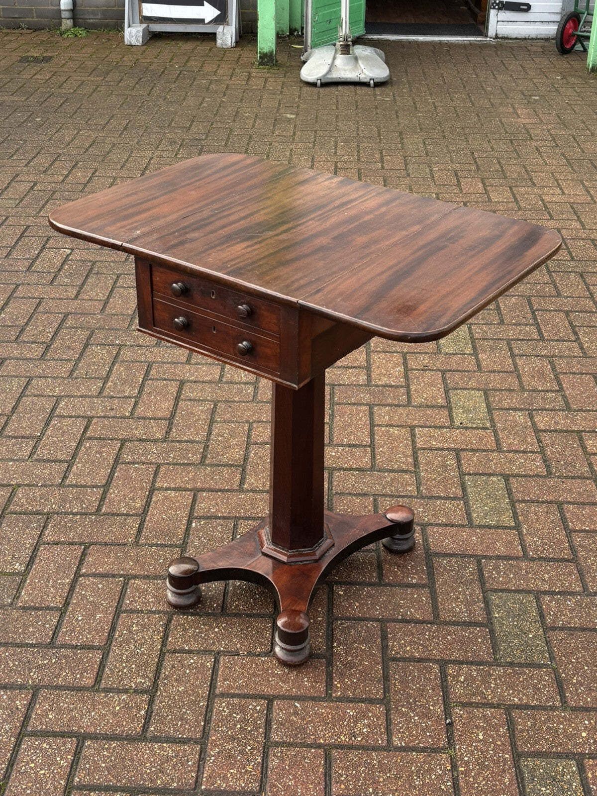 photo furniture Victorian Mahogany Lamp Table, Side Table. With Drawer