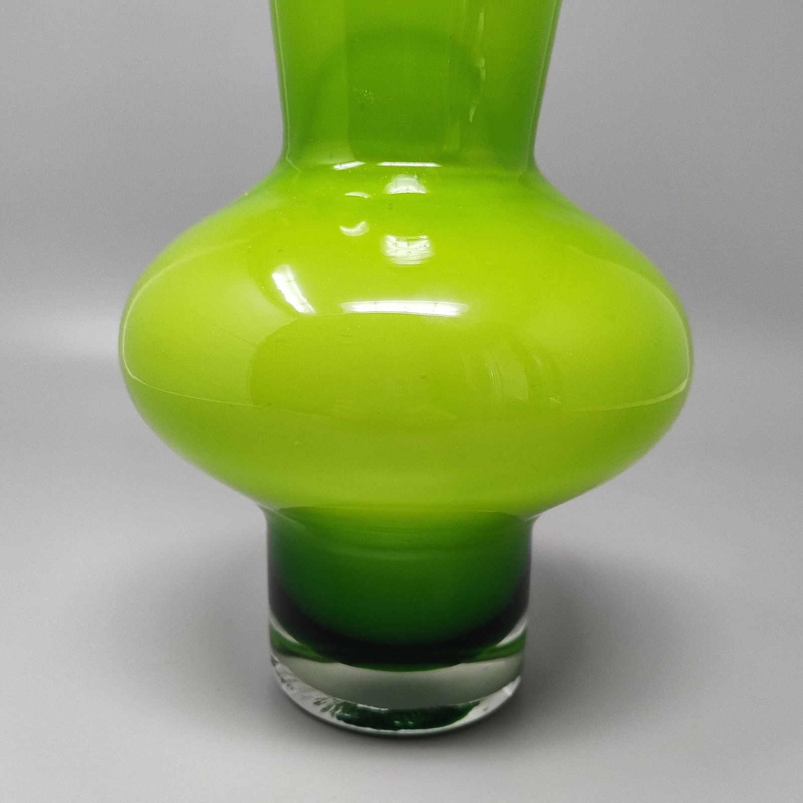 1970s Gorgeous Green Vase By Ind. Vetraria Valdarnese. Made In Italy photo 270.0