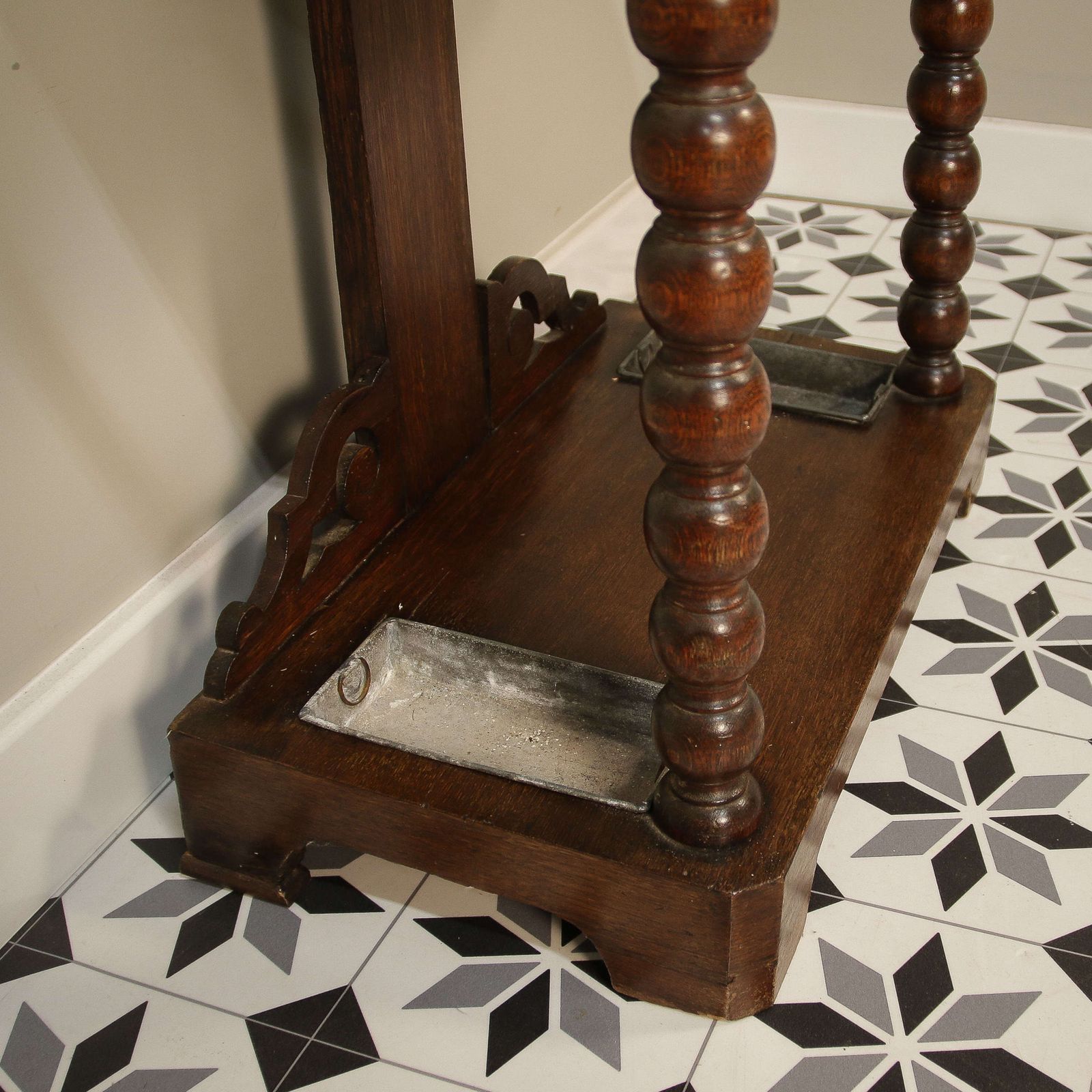 Hall Stand Late Victorian In A Crucifix Shape With Bobbin Legs photo 525.0
